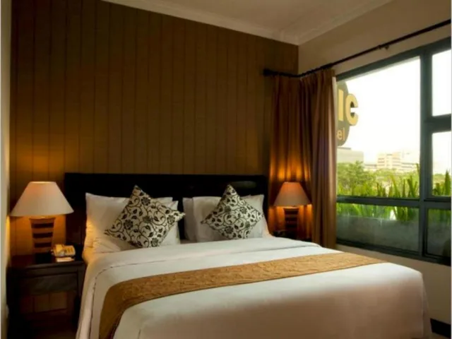 Business Suite, Grand Tropic Suites Jakarta 2/4