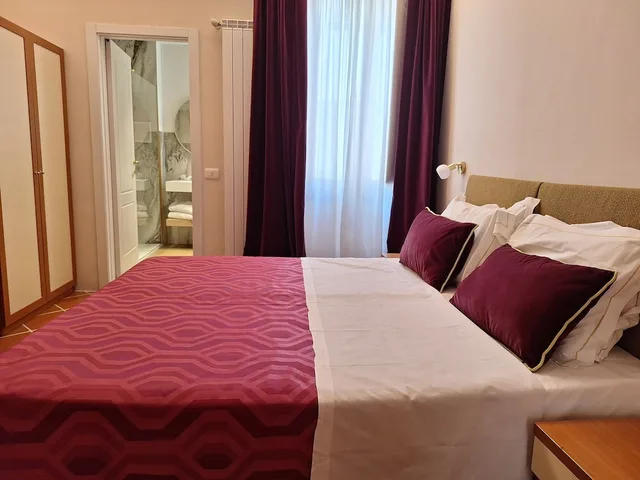 Room, Triple, 1 Queen and 1 Single Bed, Stair Access Only, Hotel Maxim 1/4