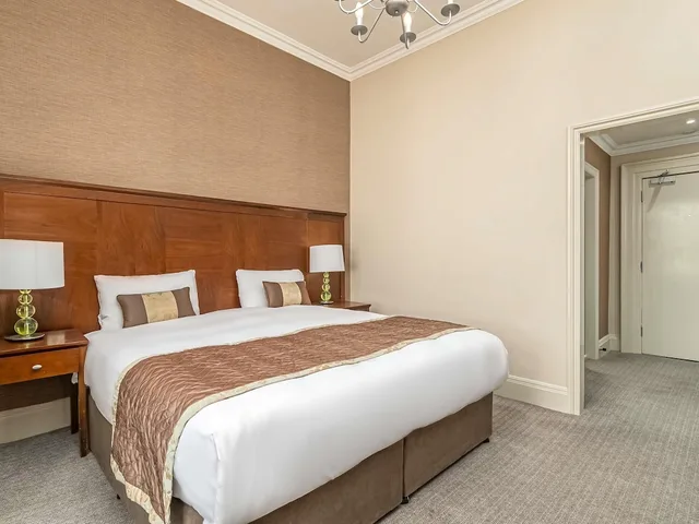 غرفة بريفيليج بسرير كينج، Mercure Salisbury White Hart Hotel 7/10