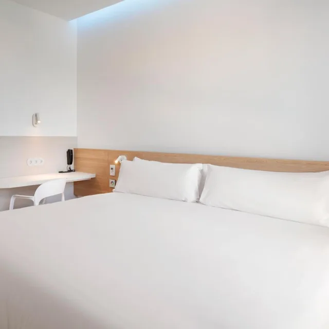 غرفة ديلوكس بسرير مزدوج، B&B HOTEL Lleida 5/7