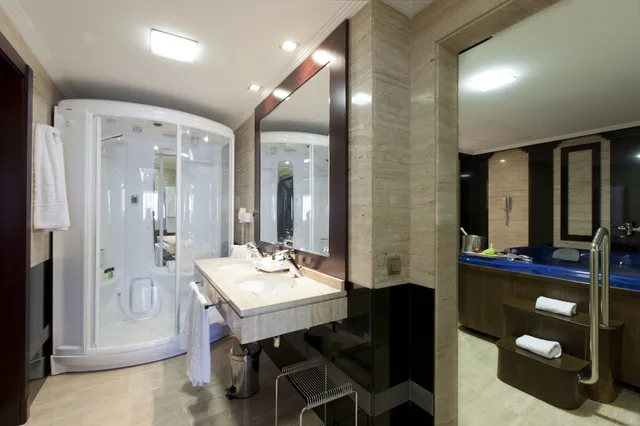 جناح غراند بجاكوزي، Cordoba Center 2/3