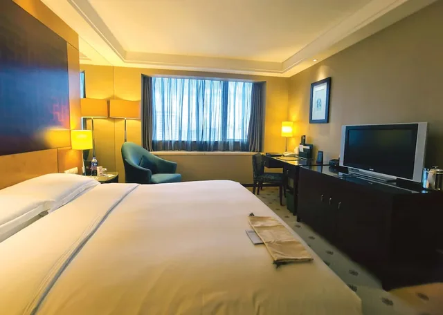 غرفة تنفيذية بسرير كوين، Radisson Collection Hyland Shanghai 3/10