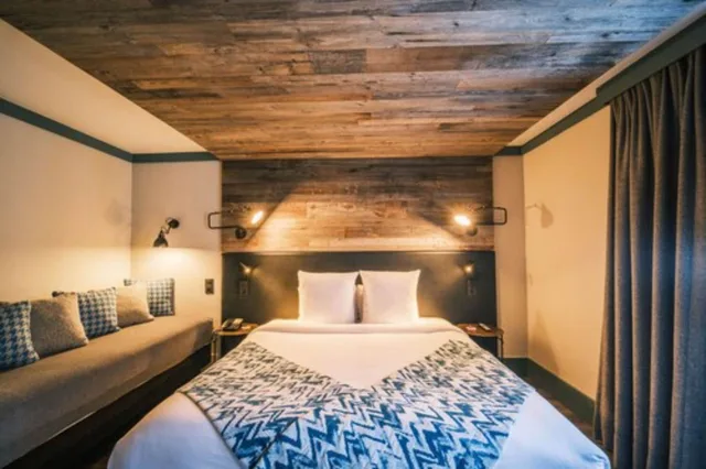 غرفة كلاسيكية بسرير كوين بإطلالة على المدينة، Chalet Hotel le Prieure and Spa 2/6