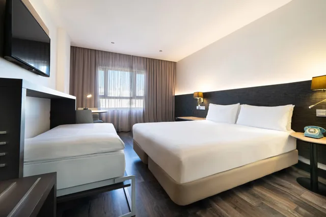 غرفة ثلاثية، Hotel Cadiz Paseo Del Mar Affiliated By Melia 2/10