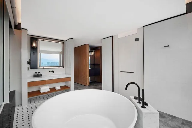 Presidential, Suite, King Bed, Balcony, Club Floor، Sheraton Zhaoqing Dinghu 2/2