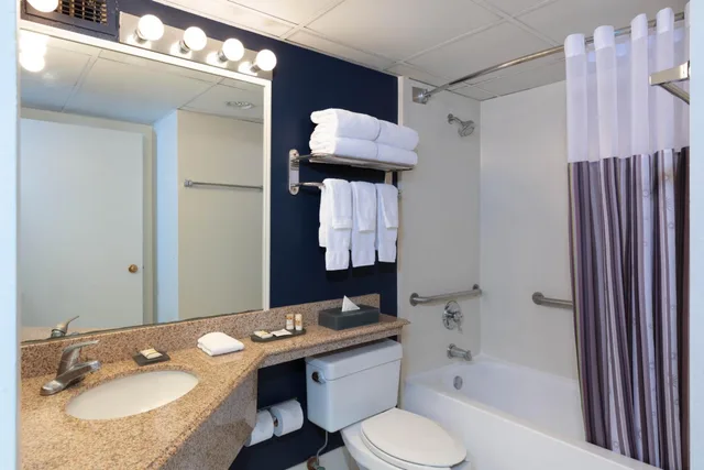 جناح بسريرين كوين بغرفة نوم واحدة، La Quinta Inn and Suites by Wyndham Secaucus Meadowlands 4/5