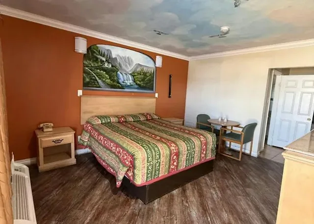 غرفة بسرير كينج للمدخنين، Robinhood Motel Anaheim West 1/5