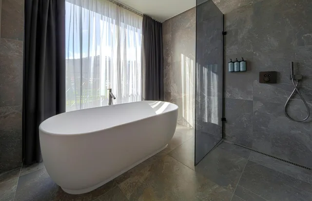 جناح جونيور بسرير كينج، Hotel Geysir 3/4