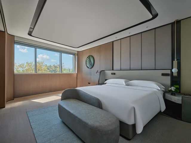 غرفة كلاسيكية بسرير كينج، InterContinental Shanghai Harbour City 1/1