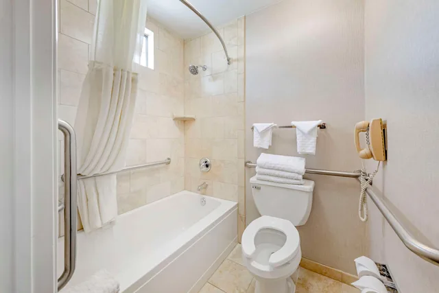غرفة بسرير كينج بإطلالة لذوي الإعاقة، Best Western Plus Stovall's Inn 4/4
