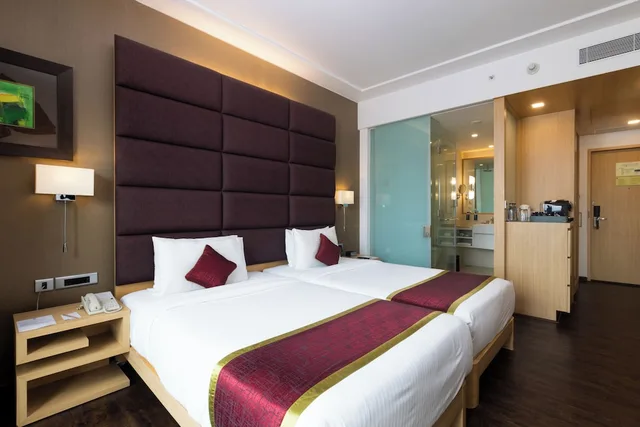 غرفة بريميير بسريرين منفصلين مع دخول الصالة، NOVOTEL HYDERABAD AIRPORT 2/5
