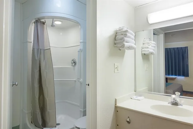 غرفة قياسية بسرير مزدوج لذوي الإعاقة، Motel6 Fredericksburg, VA - North 3/4