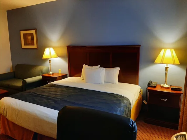 Room, King Bed, Baymont Inn And Suites Carthage 2/6