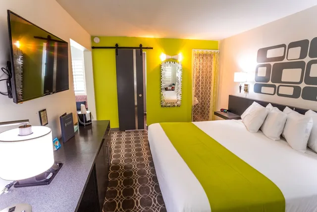 غرفة قياسية بسرير كينج، University Inn Tempe 7/10
