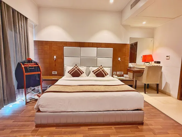 غرفة بزنس بسرير كينج بإطلالة على المدينة بغرفة نوم واحدة، Hotel Sawera Grand 6/10