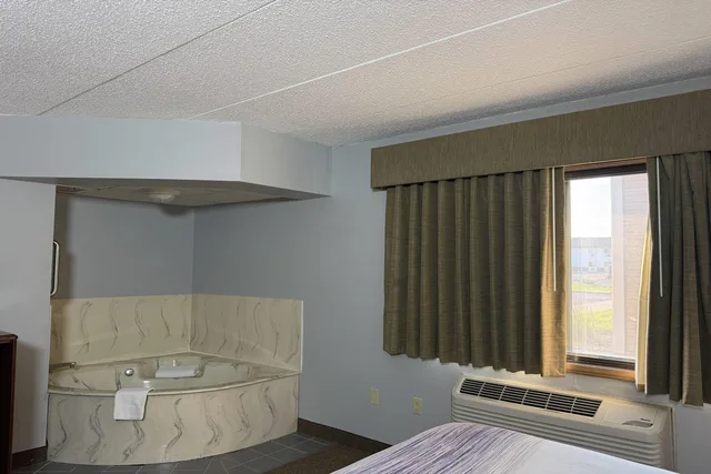 Suite, King Bed, AmericInn by Wyndham Sioux Falls 3/3