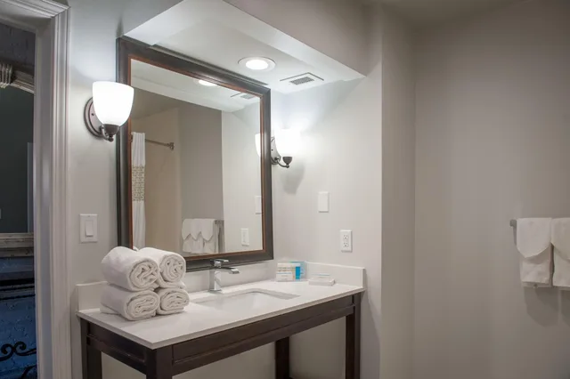غرفة قياسية بسرير كينج، Hampton Inn And Suites New Orleans Conv Center 5/5