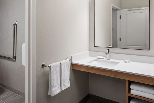 Studio, King Bed, Sofa, Residence Inn By Marriott Mississauga Arpt Corp Ctr West 4/5