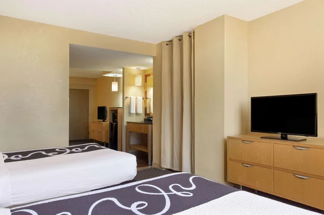 1 Bedroom, Suite, 2 Double Beds, La Quinta Inn & Suites by Wyndham Sunrise 1/3