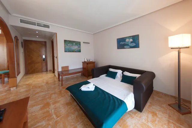 جناح جونيور، La Laguna Spa And Golf 1/5