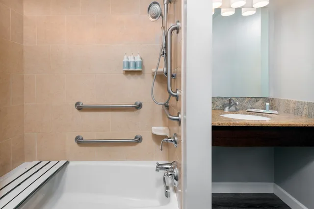 جناح استوديو بسريرين كوين لذوي الإعاقة، TOWNEPLACE SUITES BUFFALO AIRPORT 3/3