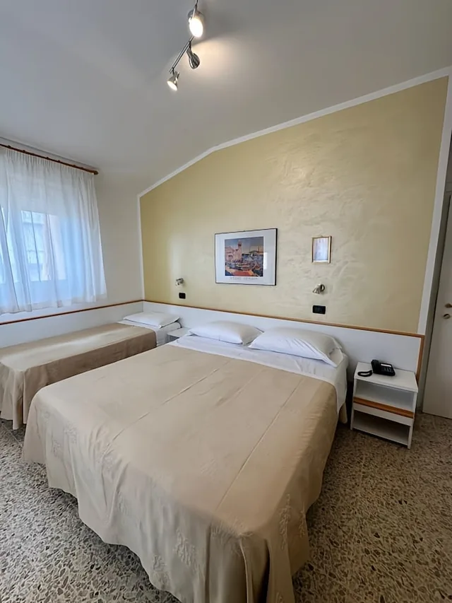 Economy, Triple, 1 Double and 1 Single Bed, Hotel Piccinelli 1/4