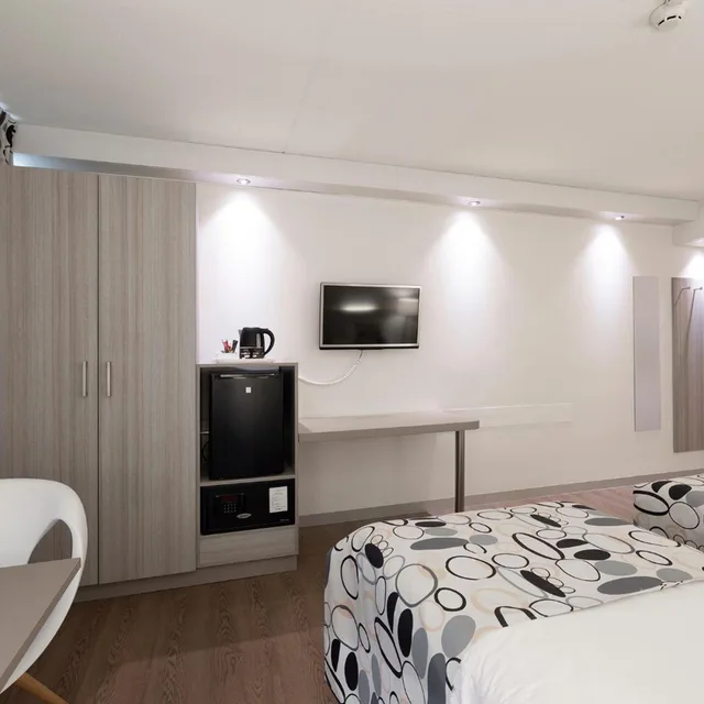 غرفة بسرير مزدوج بإطلالة على البحيرة، Hotel Mitland 7/10