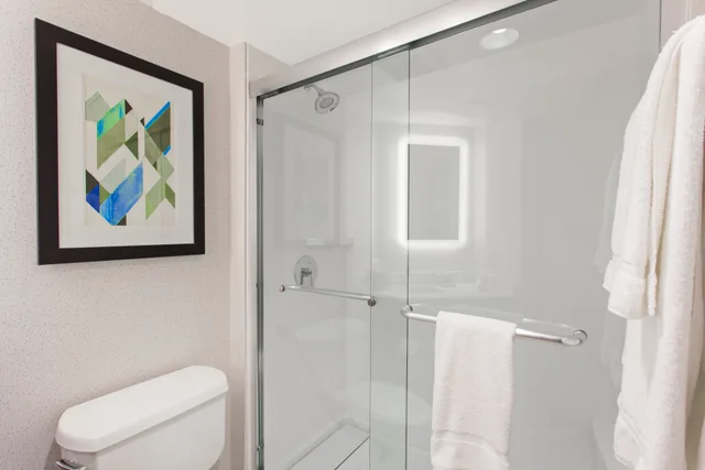 Room, Queen Bed, Holiday Inn Express West Los Angeles 2/3