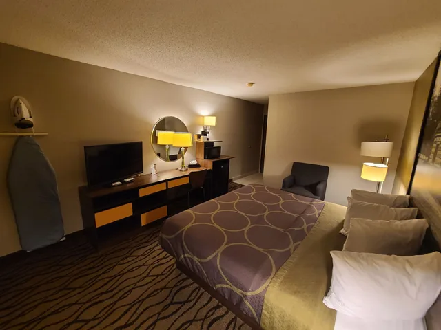 غرفة بسرير كينج، Super 8 By Wyndham Bedford 3/4