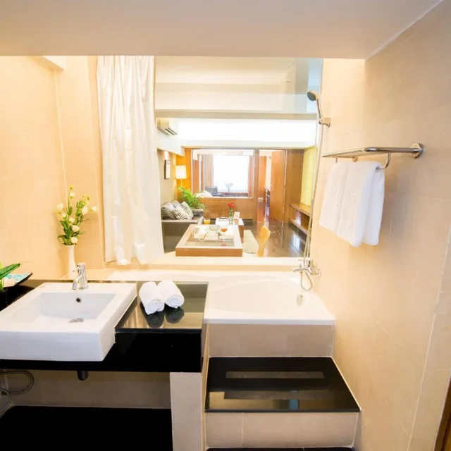 1 Bedroom, Suite, Balcony, Laemtong Hotel Serviced Apartment 2/3