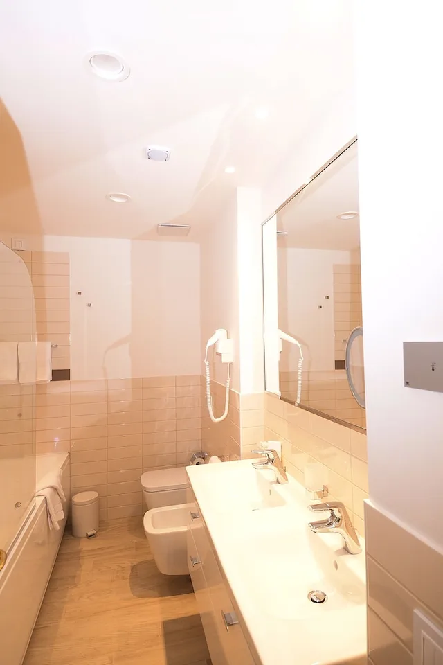 جناح جونيور ديلوكس بسريرين منفصلين، Hotel Schweizerhof Pontresina 4/4