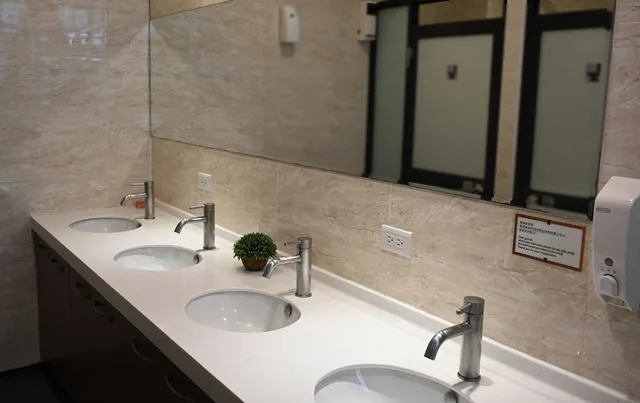 Room, Double Bed, Shared Bathroom, No Window، Lutel Hotel 4/6
