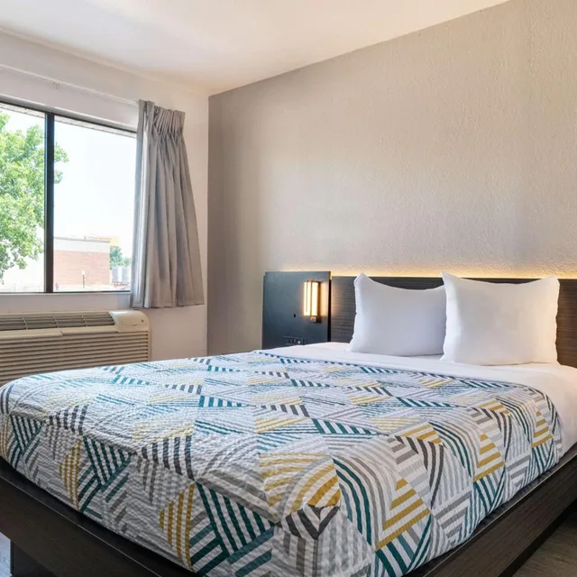 جناح ديلوكس بسرير كوين، Motel6 Rolling Meadows, IL - Chicago Northwest 2/10