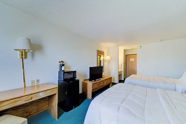 غرفة بسريرين كوين للمدخنين، Capital O Amerihost Inn and Suites Mexico Hwy 54 MO 3/7