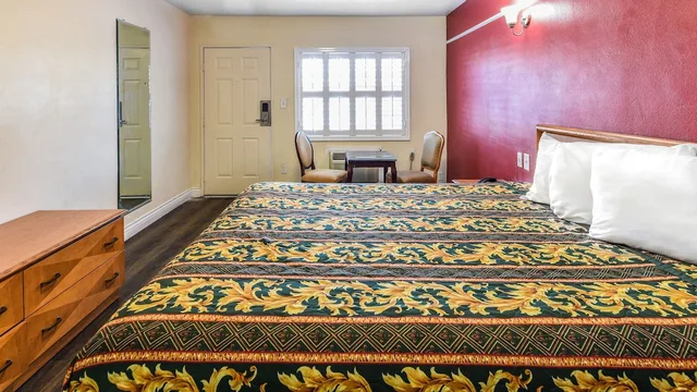 Sunset Motel، بومونا 15/26