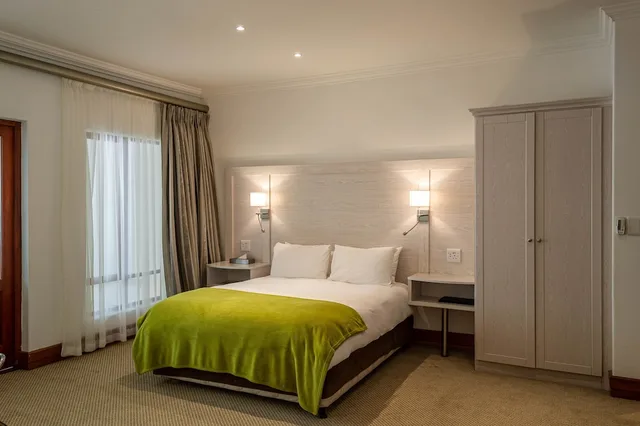 غرفة عائلية بسرير كوين وسريرين منفصلين، Val Du Charron Coach House 4/10
