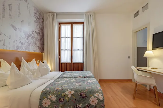 Deluxe, Double Bed, Parraga Siete 4/10