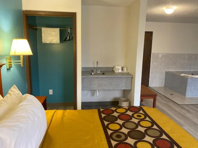 جناح، Americas Best Value Inn West Frankfort 2/2