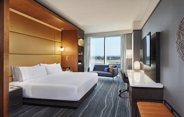 Premium, King Bed, Accessible, INTERCONTINENTAL MINNEAPOLIS - ST. PAUL AIRPORT 1/6