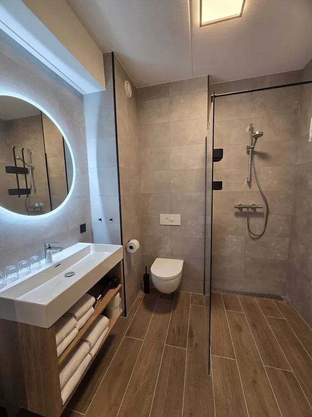 غرفة عائلية بسريرين منفصلين وسرير بطابقين، Hotel de Bonte Wever Assen 6/6