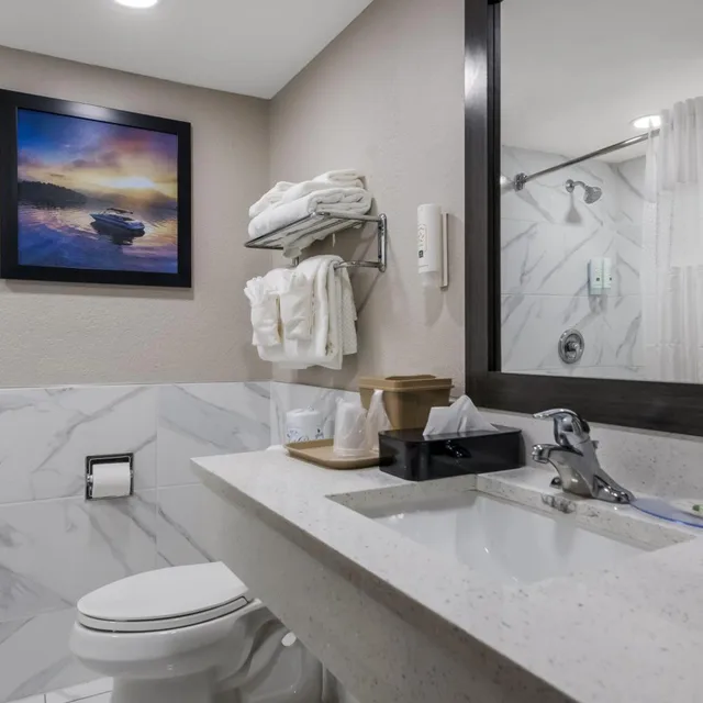 Room, Quadruple, Smoking, Quality Inn & Suites Altamonte Springs Orlando-North 7/10
