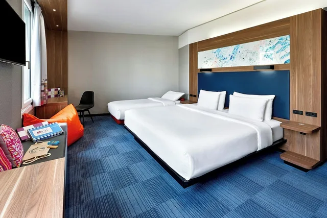 Suite, King Bed, ALOFT STUTTGART 2/8