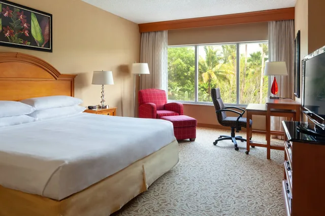 غرفة كلوب بسرير كينج مع أريكة، Fort Lauderdale Marriott Coral Springs Hotel & Convention Center 1/5