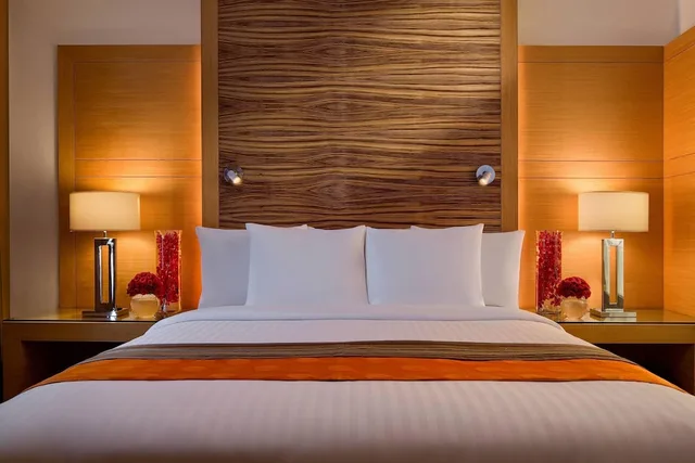 Room, King Bed, Courtyard By Marriott Gurugram Downtown 7/10