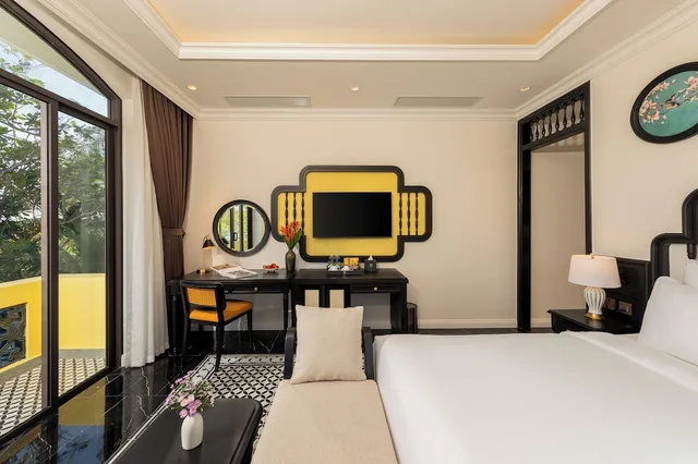 غرفة سيغنتشر بسرير كينج بإطلالة على النهر بشرفة، Nesta Hoi An Resort and Spa 3/10
