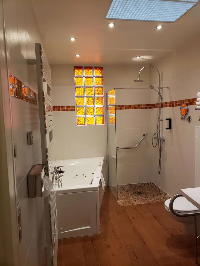 غرفة متصلة عائلية بسرير مزدوج وسريرين منفصلين، Kyriad Tours Centre 6/6