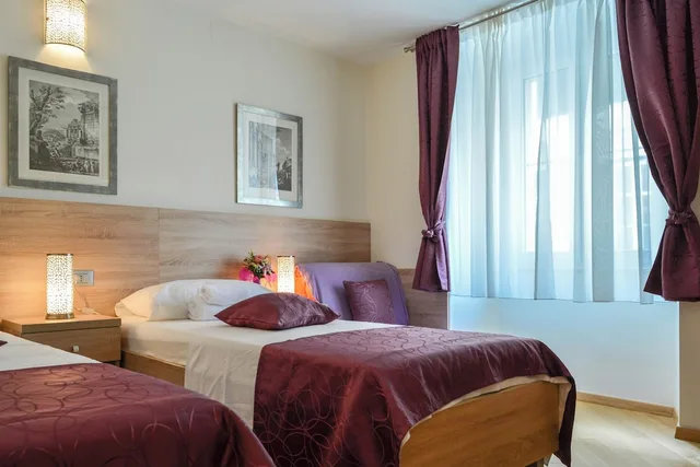غرفة بسرير مزدوج أو سريرين منفصلين بإطلالة على المدينة، Kastel 1700 Boutique Hotel 3/5