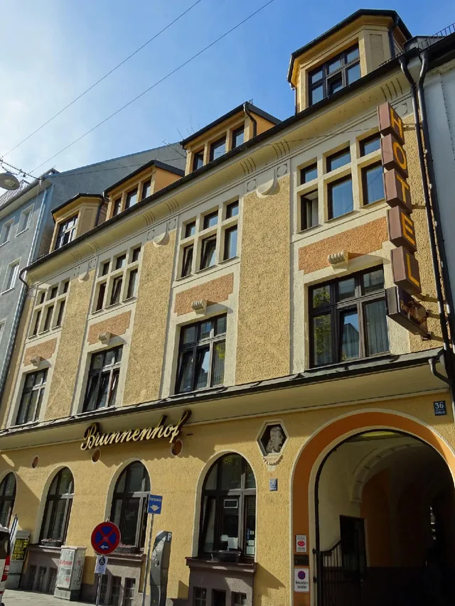 غرفة تُحدَّد عند الوصول، Brunnenhof 1/1