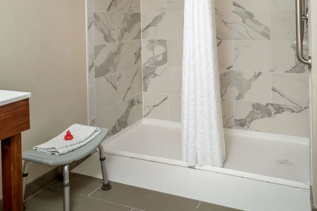 جناح بسريرين مزدوجين لذوي الإعاقة، Comfort Inn & Suites Grundy, VA 3/3