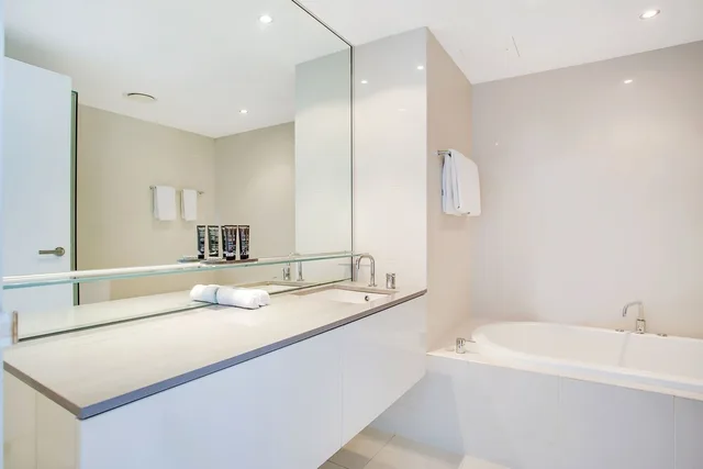 1 Bedroom, Spa, Apartment, Queen Bed، Mantra Circle on Cavill Surfers Paradise 3/3